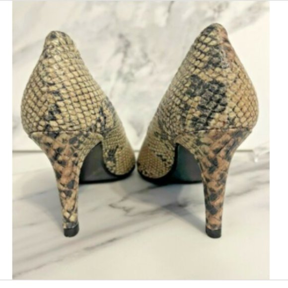 J Renee Women Size 7M "Frenzy" Cream & Gray Snakeskin Pumps NWOB - Picture 4 of 7